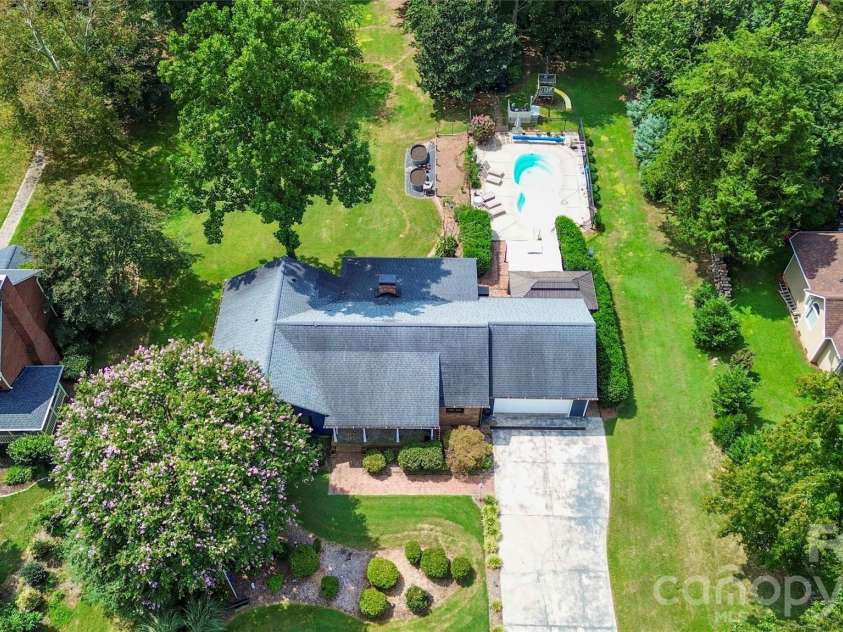127 Fairway Drive, Mooresville, NC 28117.  MLS# CAR4420861, YatesRealty ID 50792. 