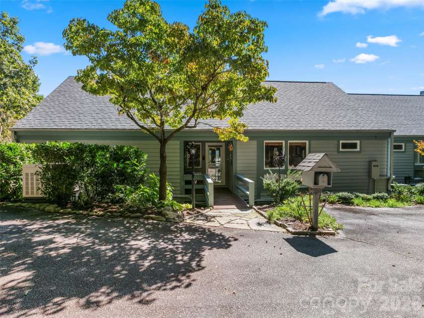 114 Sunny View Lane, Flat Rock, NC 28731.  MLS# CAR4424525, YatesRealty ID 50796. 
