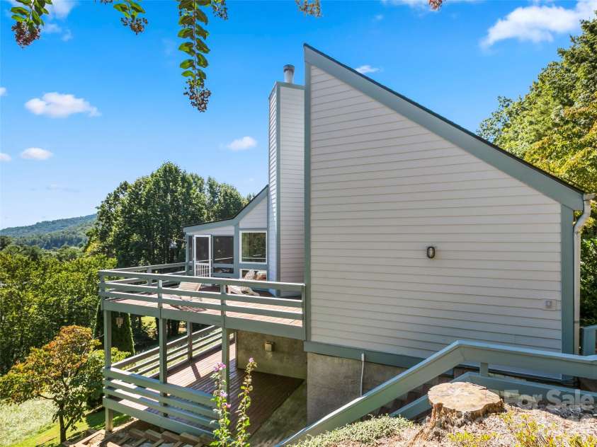 114 Sunny View Lane, Flat Rock, NC 28731.  MLS# CAR4424525, YatesRealty ID 50796. 