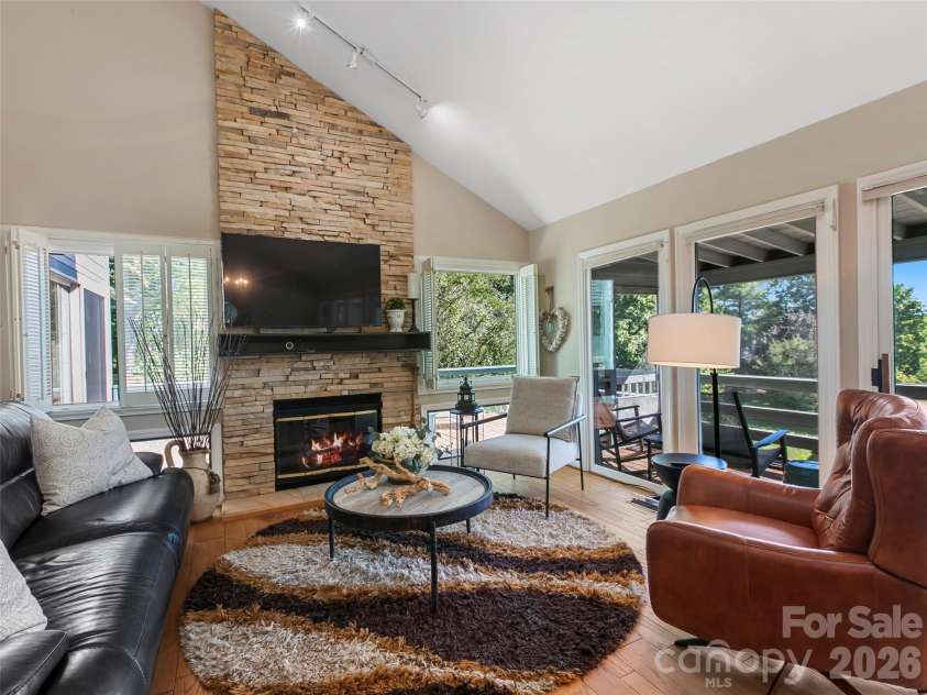 114 Sunny View Lane, Flat Rock, NC 28731.  MLS# CAR4424525, YatesRealty ID 50796. 