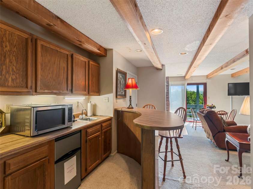 114 Sunny View Lane, Flat Rock, NC 28731.  MLS# CAR4424525, YatesRealty ID 50796. 