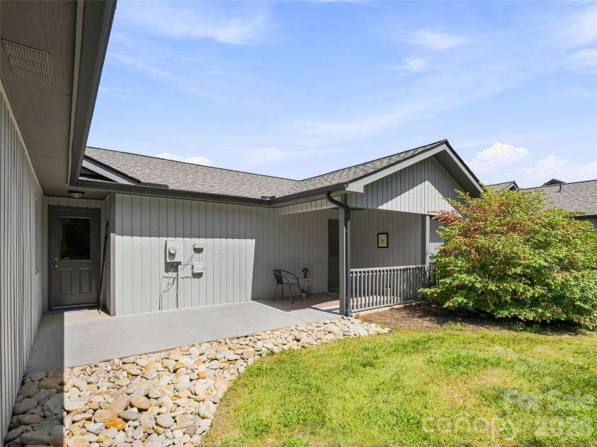 403 Kyfields Drive, Weaverville, NC 28787.  MLS# CAR4424526, YatesRealty ID 50797. 