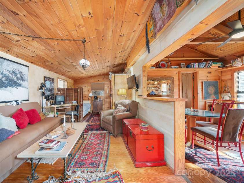 292 Crow Lane, Burnsville, NC 28714.  MLS# CAR4282294, YatesRealty ID 508. 