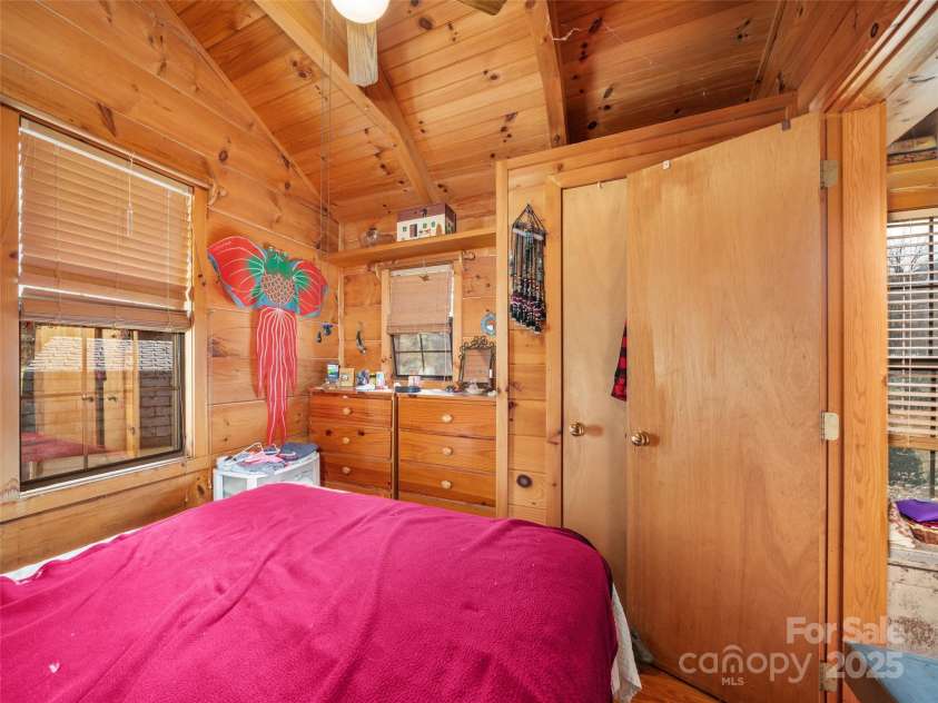 292 Crow Lane, Burnsville, NC 28714.  MLS# CAR4282294, YatesRealty ID 508. 