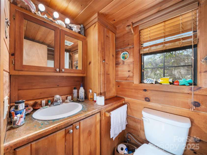 292 Crow Lane, Burnsville, NC 28714.  MLS# CAR4282294, YatesRealty ID 508. 