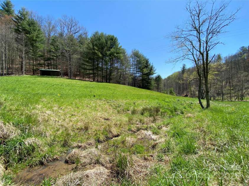 292 Crow Lane, Burnsville, NC 28714.  MLS# CAR4282294, YatesRealty ID 508. 
