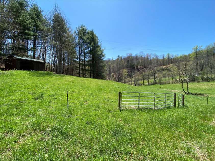 292 Crow Lane, Burnsville, NC 28714.  MLS# CAR4282294, YatesRealty ID 508. 