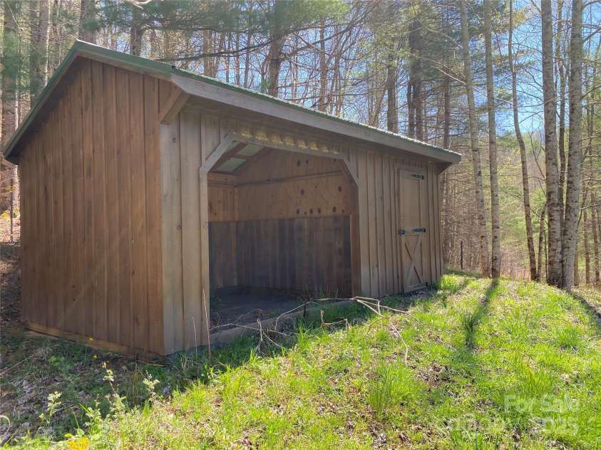 292 Crow Lane, Burnsville, NC 28714.  MLS# CAR4282294, YatesRealty ID 508. 