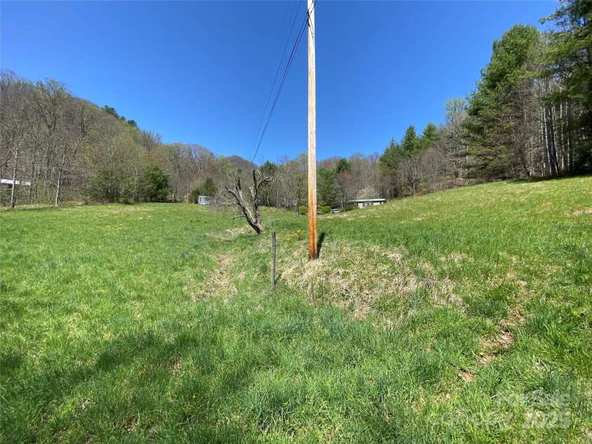 292 Crow Lane, Burnsville, NC 28714.  MLS# CAR4282294, YatesRealty ID 508. 