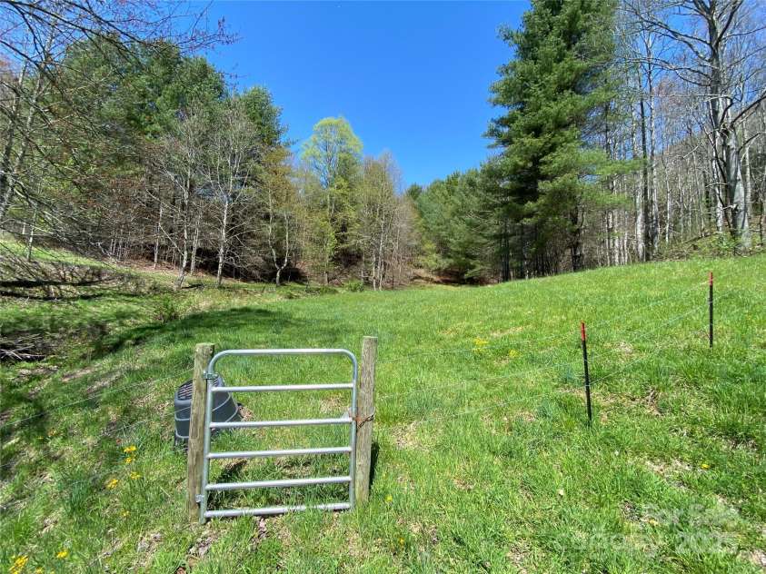 292 Crow Lane, Burnsville, NC 28714.  MLS# CAR4282294, YatesRealty ID 508. 