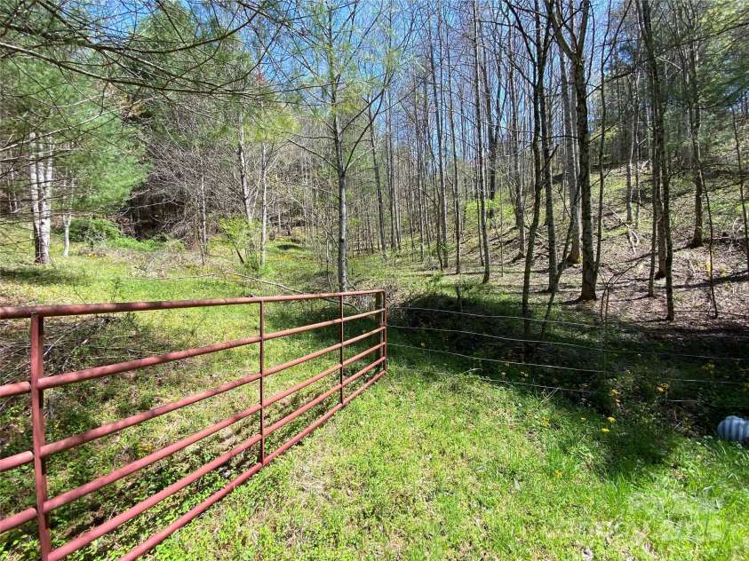 292 Crow Lane, Burnsville, NC 28714.  MLS# CAR4282294, YatesRealty ID 508. 