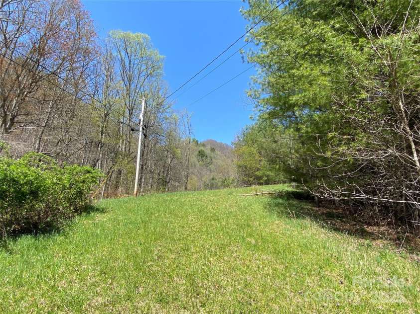 292 Crow Lane, Burnsville, NC 28714.  MLS# CAR4282294, YatesRealty ID 508. 