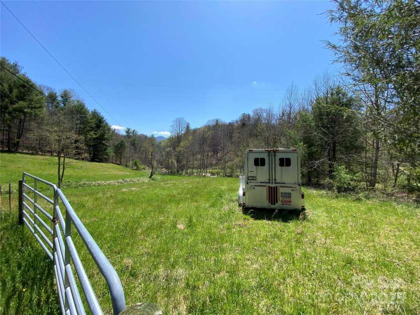 292 Crow Lane, Burnsville, NC 28714.  MLS# CAR4282294, YatesRealty ID 508. 
