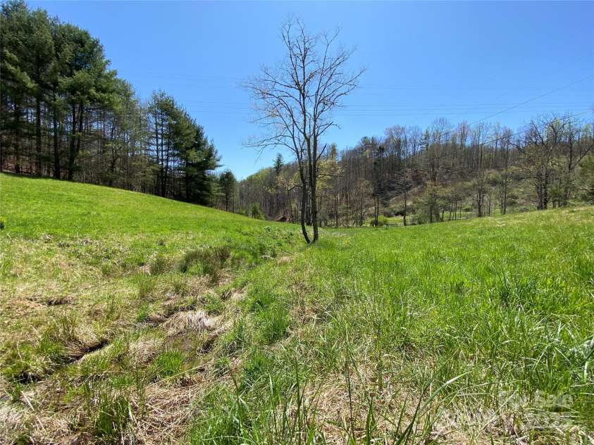292 Crow Lane, Burnsville, NC 28714.  MLS# CAR4282294, YatesRealty ID 508. 