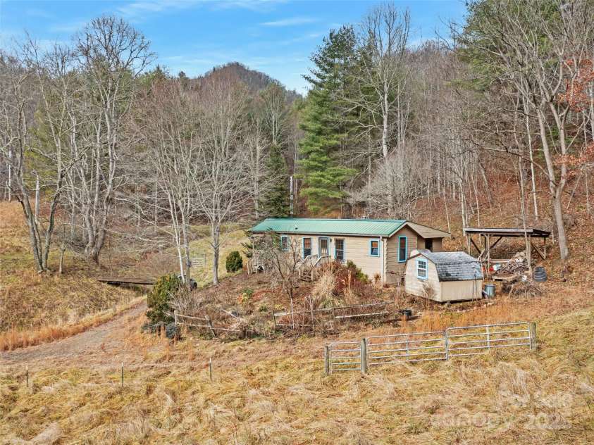 292 Crow Lane, Burnsville, NC 28714.  MLS# CAR4282294, YatesRealty ID 508. 