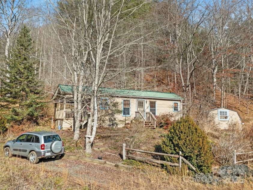 292 Crow Lane, Burnsville, NC 28714.  MLS# CAR4282294, YatesRealty ID 508. 
