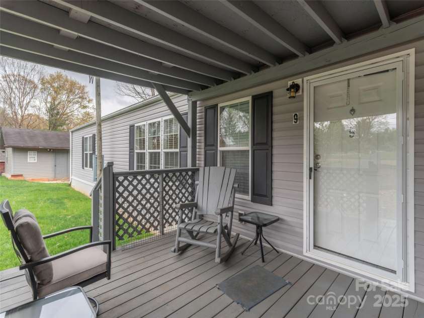 9 Scotty Circle, Candler, NC 28715.  MLS# CAR4242801, YatesRealty ID 5080. 