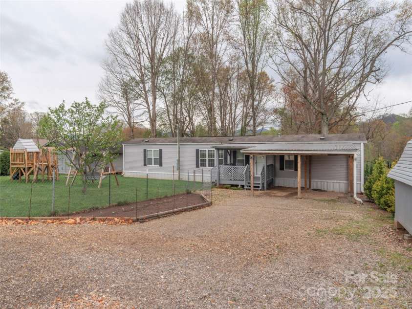 9 Scotty Circle, Candler, NC 28715.  MLS# CAR4242801, YatesRealty ID 5080. 