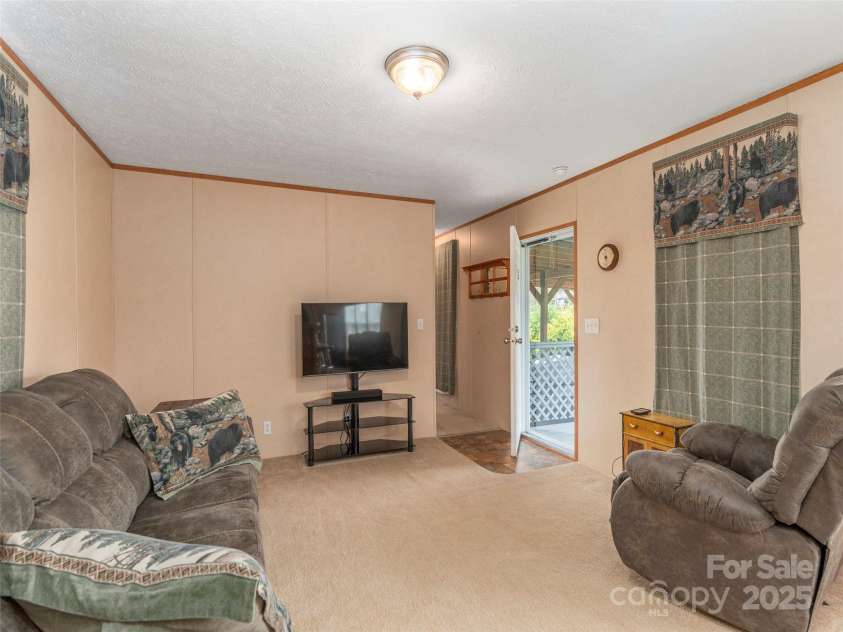 9 Scotty Circle, Candler, NC 28715.  MLS# CAR4242801, YatesRealty ID 5080. 