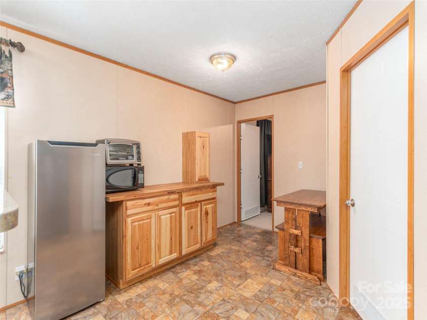 9 Scotty Circle, Candler, NC 28715.  MLS# CAR4242801, YatesRealty ID 5080. 