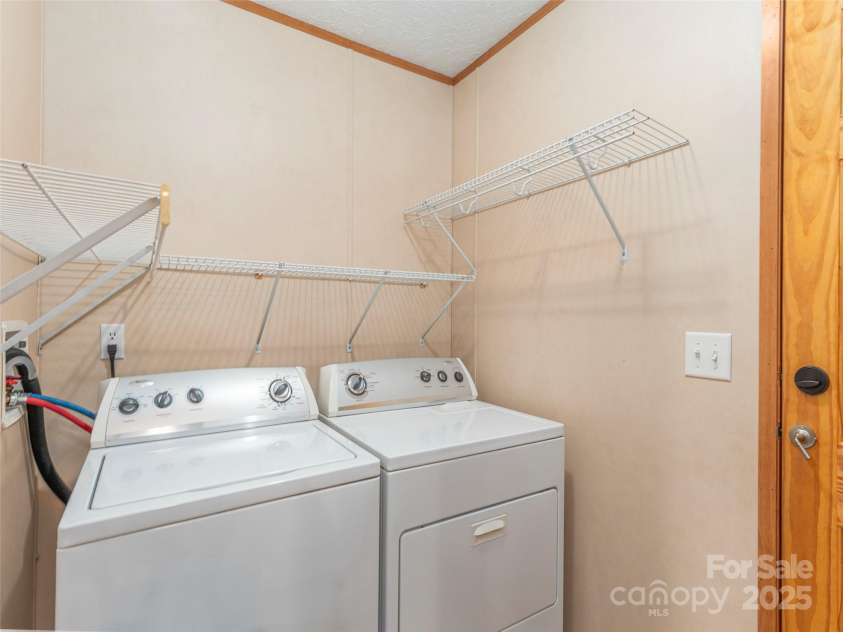 9 Scotty Circle, Candler, NC 28715.  MLS# CAR4242801, YatesRealty ID 5080. 