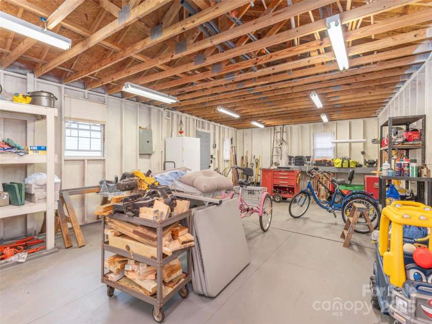 9 Scotty Circle, Candler, NC 28715.  MLS# CAR4242801, YatesRealty ID 5080. 