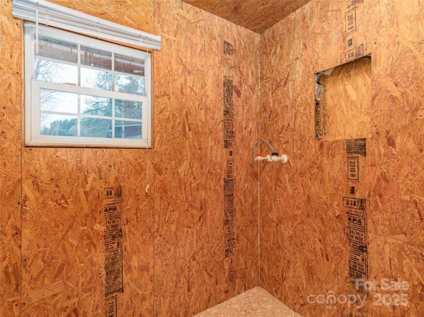 9 Scotty Circle, Candler, NC 28715.  MLS# CAR4242801, YatesRealty ID 5080. 