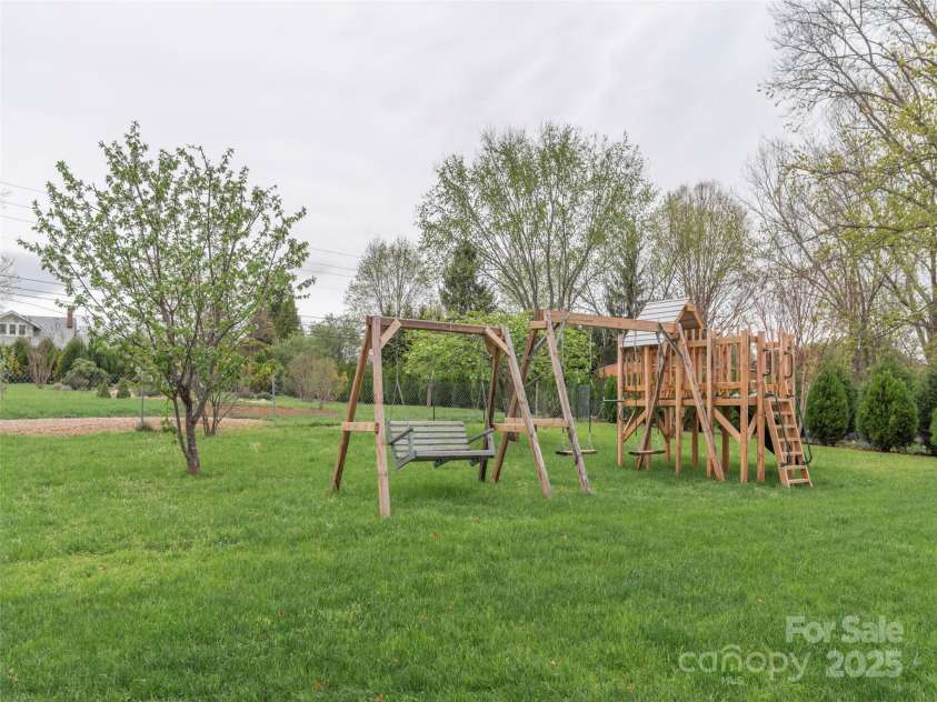 9 Scotty Circle, Candler, NC 28715.  MLS# CAR4242801, YatesRealty ID 5080. 