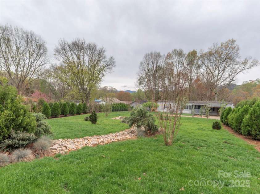 9 Scotty Circle, Candler, NC 28715.  MLS# CAR4242801, YatesRealty ID 5080. 