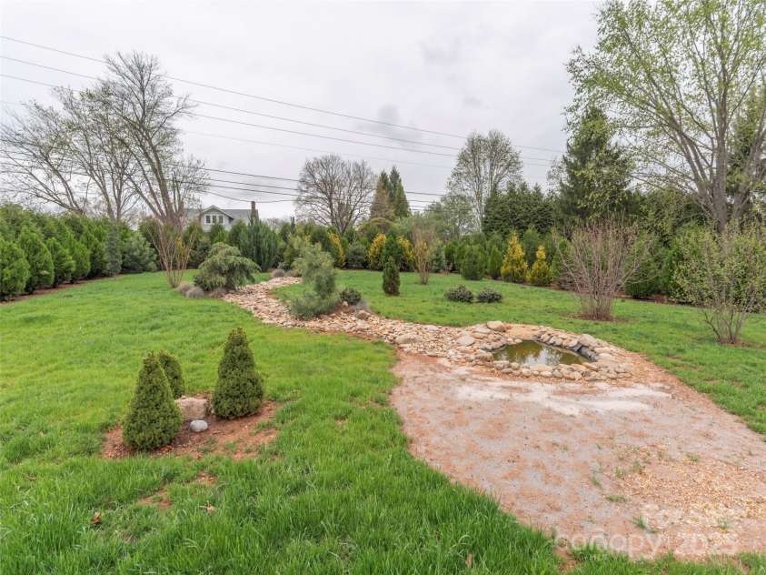 9 Scotty Circle, Candler, NC 28715.  MLS# CAR4242801, YatesRealty ID 5080. 