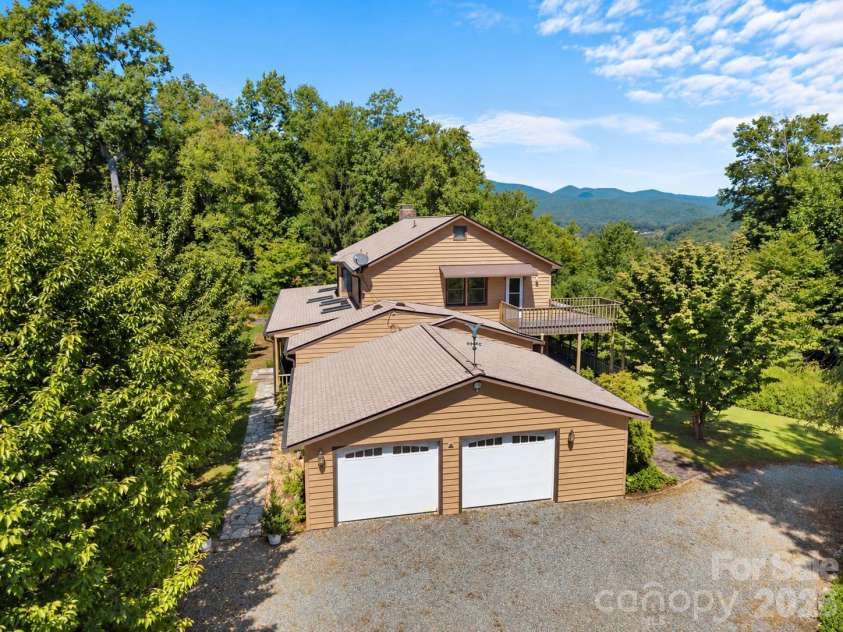 220 Wingfield Way, Brevard, NC 28712.  MLS# CAR4424278, YatesRealty ID 50800. 