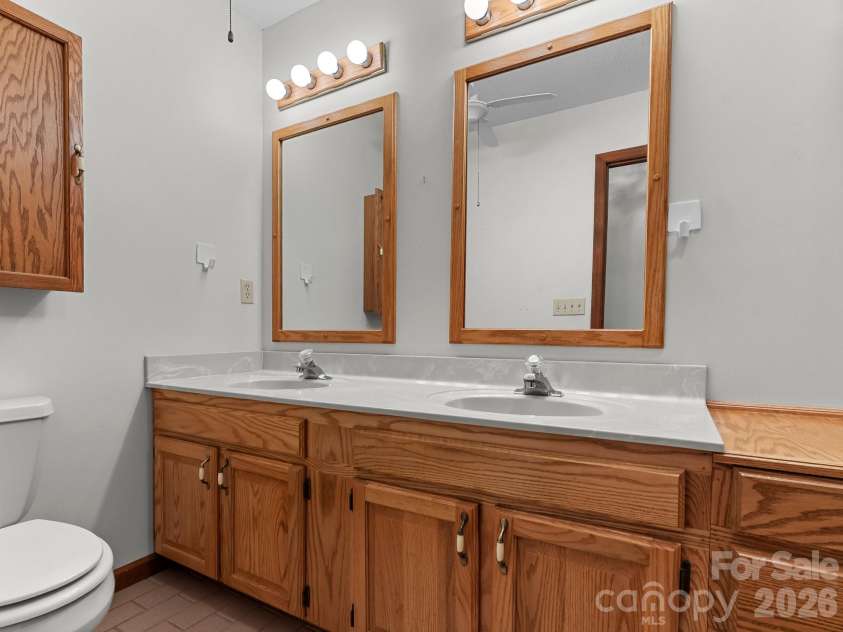 220 Wingfield Way, Brevard, NC 28712.  MLS# CAR4424278, YatesRealty ID 50800. Upstairs Guest Bath