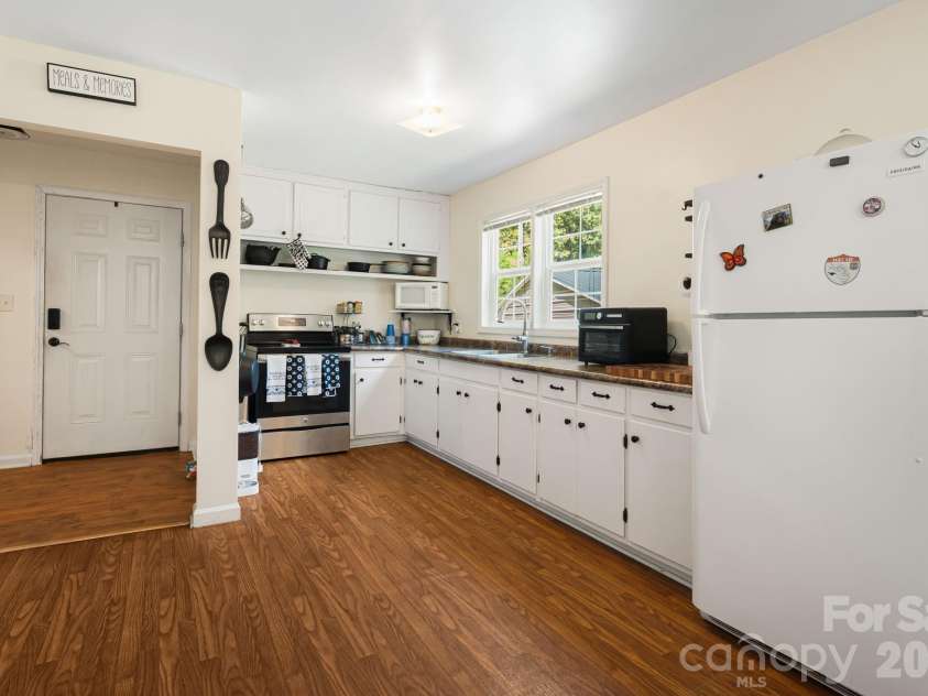 241 Ophelia Drive, Mooresboro, NC 28114.  MLS# CAR4418959, YatesRealty ID 50801. Kitchen
