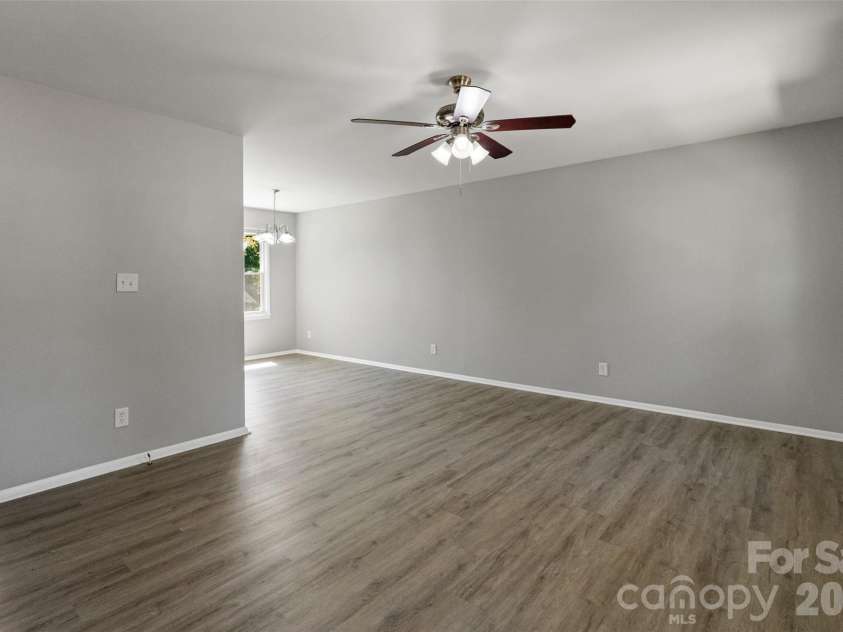 7100 Covecreek Drive, Charlotte, NC 28215.  MLS# CAR4421896, YatesRealty ID 50802. 