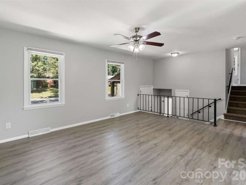 7100 Covecreek Drive, Charlotte, NC 28215.  MLS# CAR4421896, YatesRealty ID 50802. 