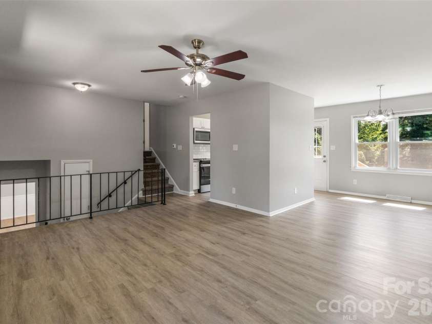 7100 Covecreek Drive, Charlotte, NC 28215.  MLS# CAR4421896, YatesRealty ID 50802. 