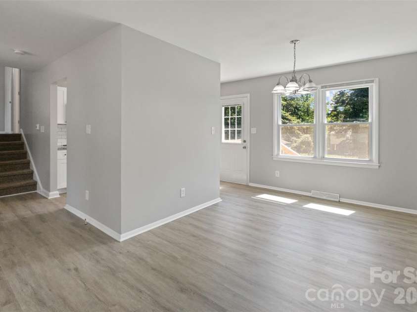 7100 Covecreek Drive, Charlotte, NC 28215.  MLS# CAR4421896, YatesRealty ID 50802. 