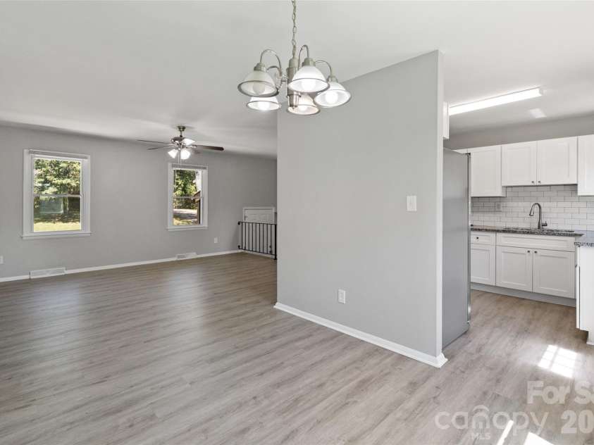 7100 Covecreek Drive, Charlotte, NC 28215.  MLS# CAR4421896, YatesRealty ID 50802. 