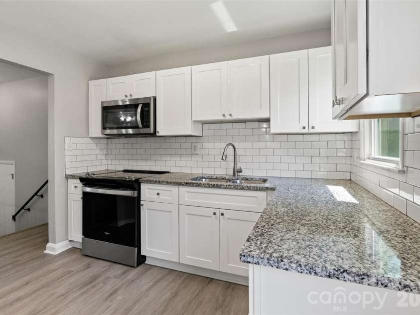 7100 Covecreek Drive, Charlotte, NC 28215.  MLS# CAR4421896, YatesRealty ID 50802. 