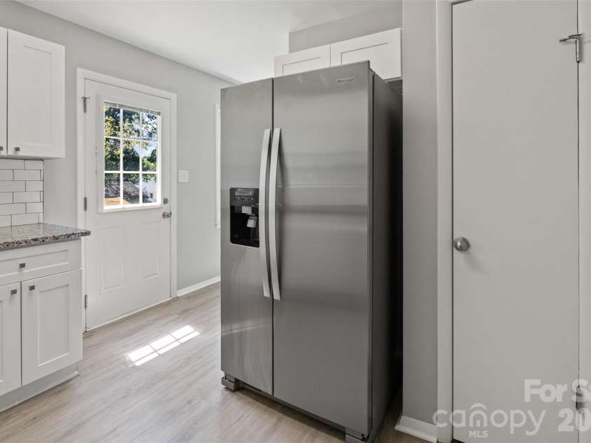7100 Covecreek Drive, Charlotte, NC 28215.  MLS# CAR4421896, YatesRealty ID 50802. 