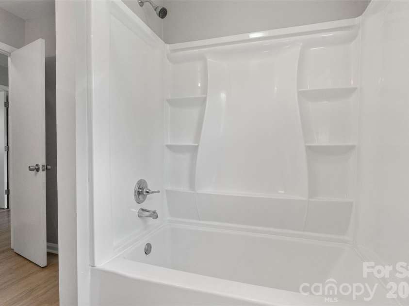 7100 Covecreek Drive, Charlotte, NC 28215.  MLS# CAR4421896, YatesRealty ID 50802. 