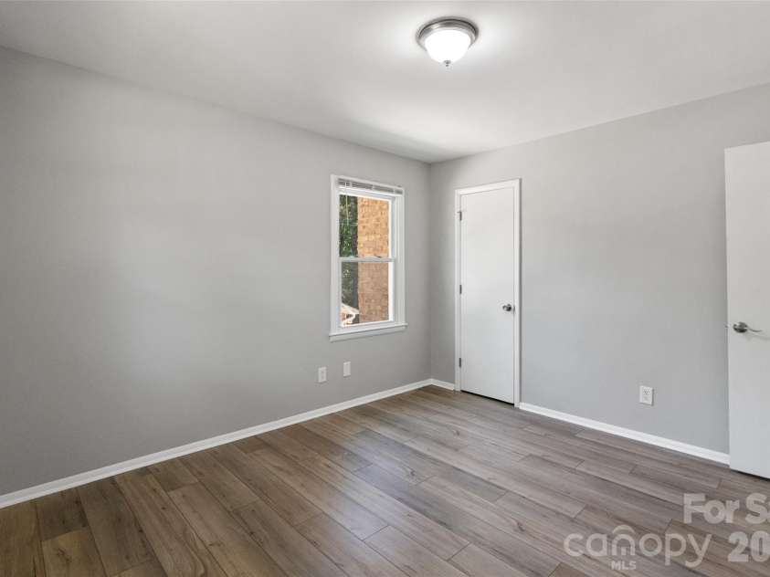 7100 Covecreek Drive, Charlotte, NC 28215.  MLS# CAR4421896, YatesRealty ID 50802. 