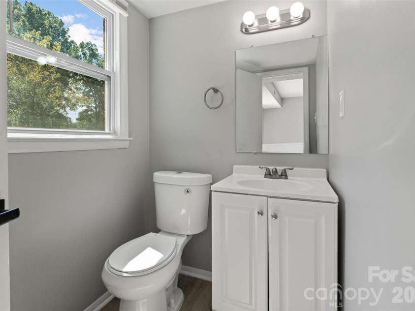 7100 Covecreek Drive, Charlotte, NC 28215.  MLS# CAR4421896, YatesRealty ID 50802. 