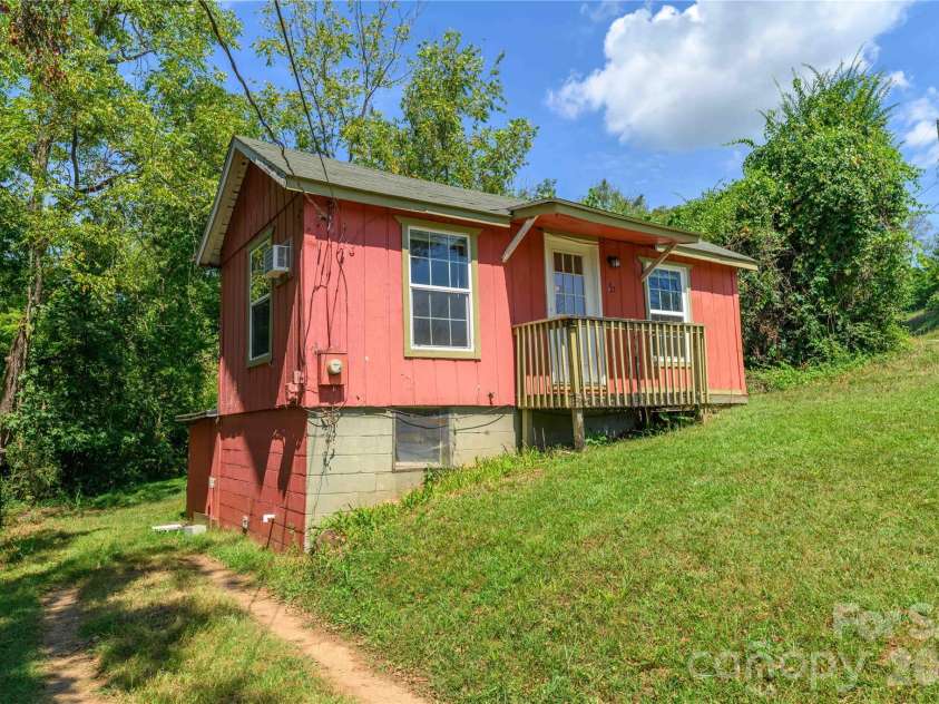 20 View Street, Woodfin, NC 28804.  MLS# CAR4423294, YatesRealty ID 50803. 