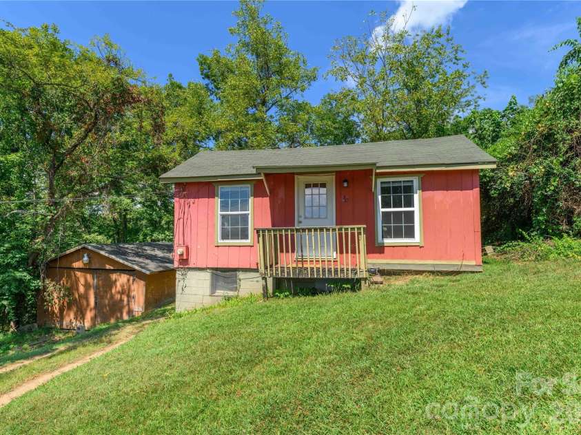 20 View Street, Woodfin, NC 28804.  MLS# CAR4423294, YatesRealty ID 50803. 