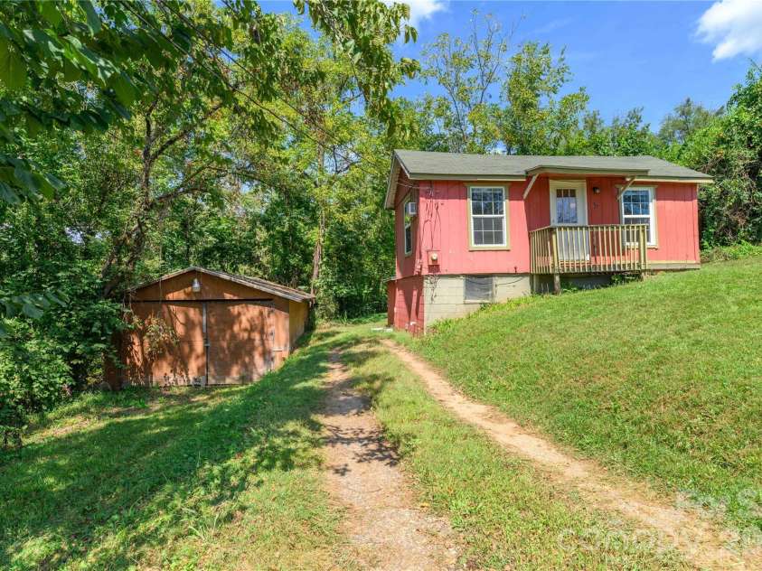 20 View Street, Woodfin, NC 28804.  MLS# CAR4423294, YatesRealty ID 50803. 