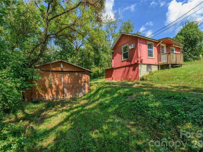20 View Street, Woodfin, NC 28804.  MLS# CAR4423294, YatesRealty ID 50803. 