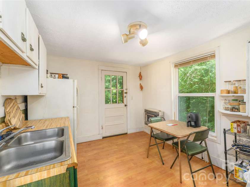 20 View Street, Woodfin, NC 28804.  MLS# CAR4423294, YatesRealty ID 50803. 