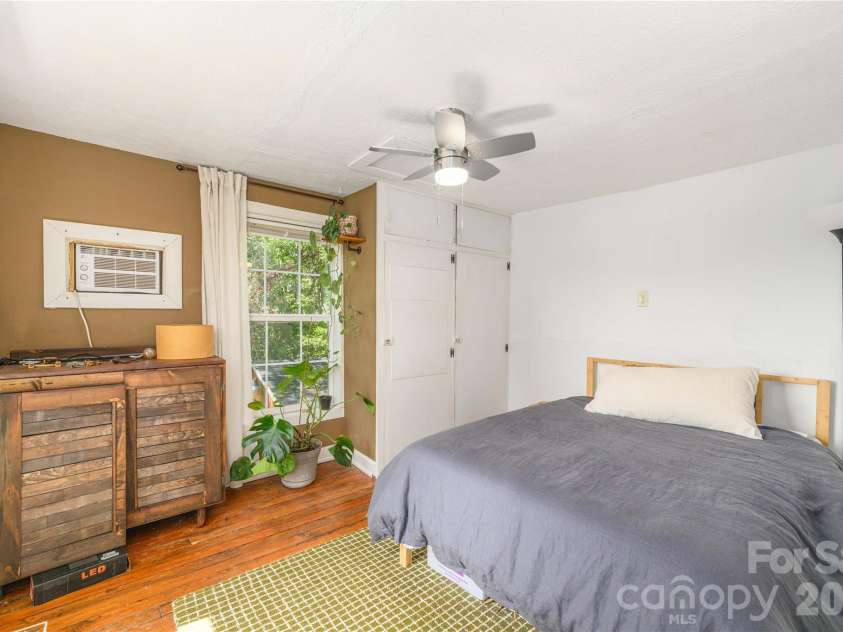 20 View Street, Woodfin, NC 28804.  MLS# CAR4423294, YatesRealty ID 50803. 