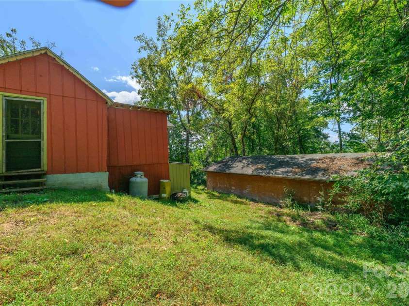 20 View Street, Woodfin, NC 28804.  MLS# CAR4423294, YatesRealty ID 50803. 